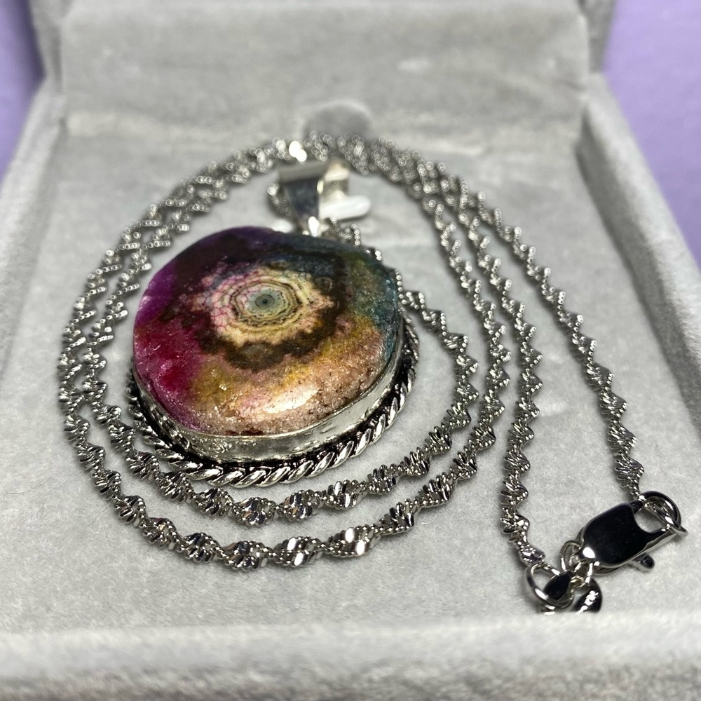 RAINBOW SOLAR QUARTZ PENDANT IN 925 STERLING SILVER W/ 14K WG PLATED CHAIN - Picture 5 of 7